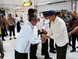 Sekda Jefridin Jemput Kedatangan Menteri Perlindungan Pekerja Migran Indonesia Abdul Kadir Karding di Hang Nadim