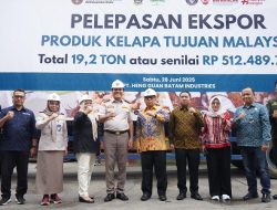 Karantina Kepri Sertifikasi Ekspor 19,2 Ton Daging Kelapa