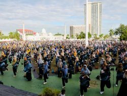 Semarak HUT PGRI 2025: Firmansyah Ikut Senam Sehat bersama Guru dan Pelajar Batam