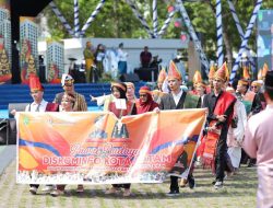 Pawai Budaya HJB ke-196: OPD Usung Budaya 38 Provinsi, Diskominfo Tampil dengan Busana Khas Sumut