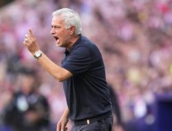 Kontroversi di Derby Madrid, Mourinho Serang Wasit