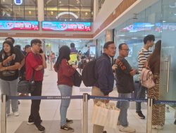 Abu Vulkanik Gunung Anak Krakatau Ganggu 21 Penerbangan Hang Nadim ke Cengkareng