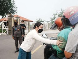 Peduli Kesehatan Masyarakat, BP Batam Bagikan Masker di Tengah Sebaran Kabut Asap